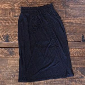 Elastic waist midi skirt with pockets